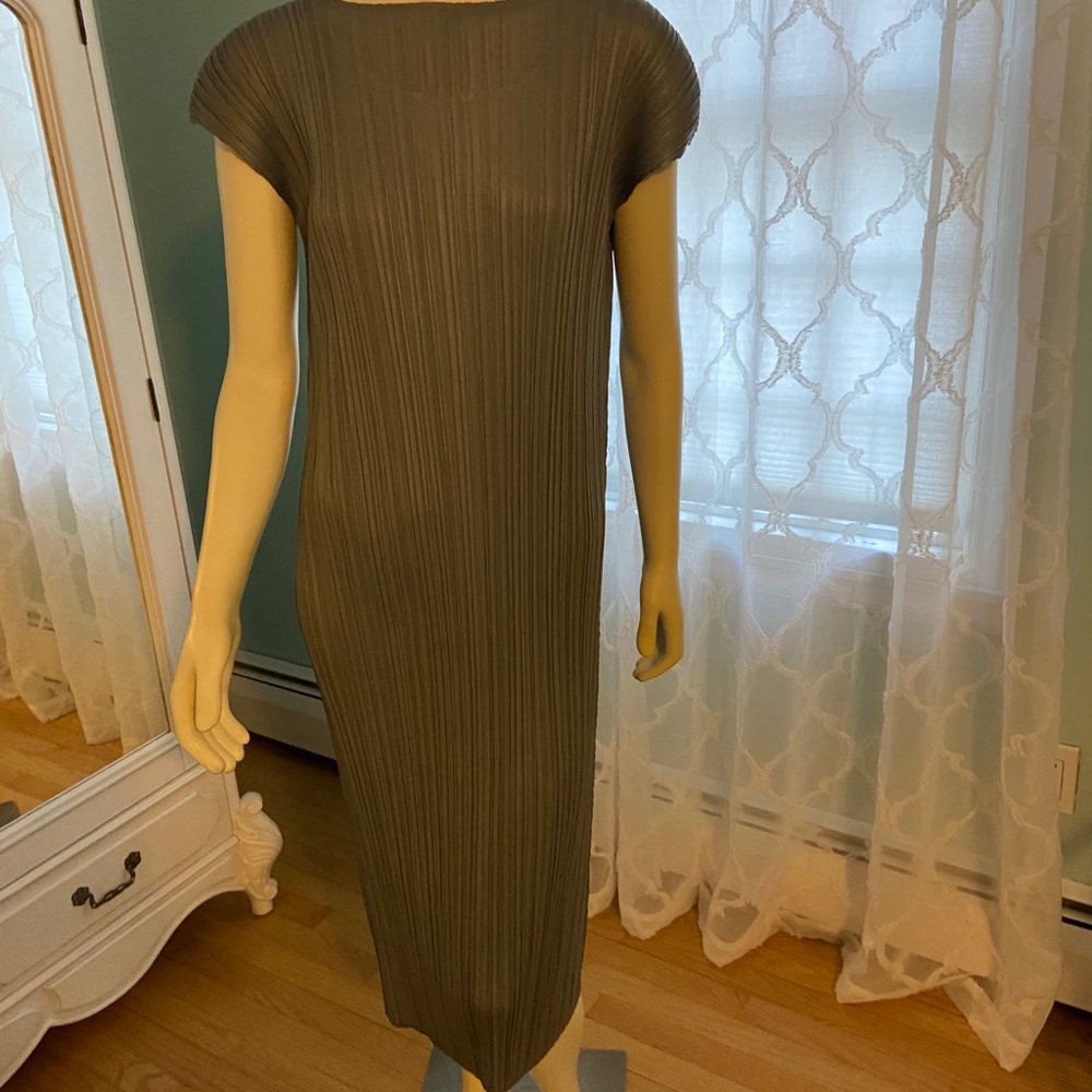 NWOT Green Pleated Dress